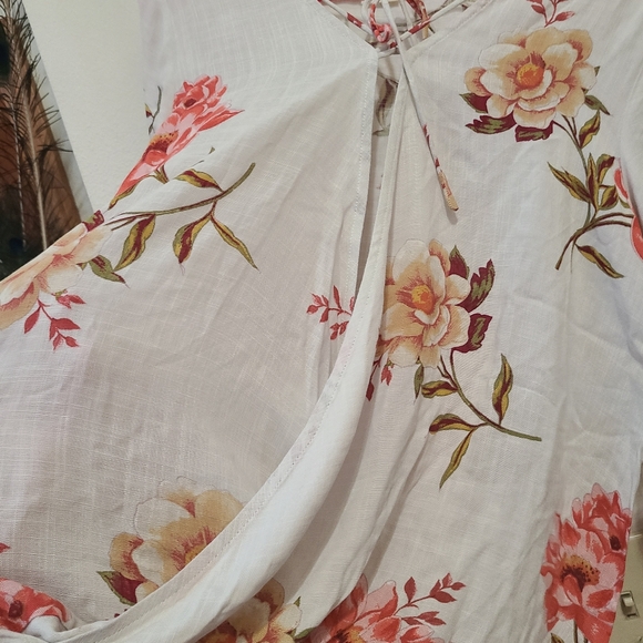 🆕️O'Neill Floral Women's Top - Cream and Pink Floral Blouse NWT - Picture 2 of 9